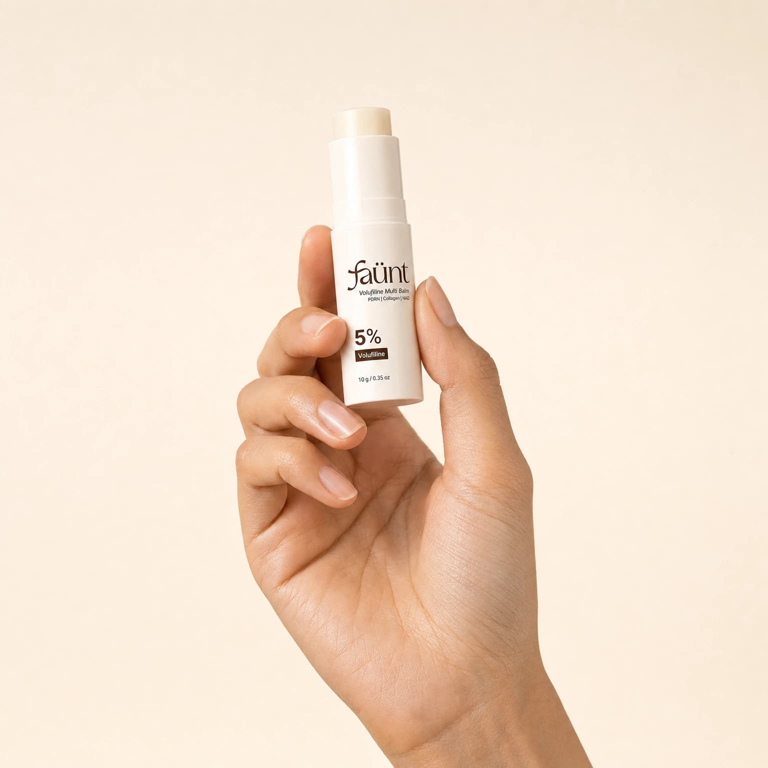 Faünt 10 g multibalm held in a hand