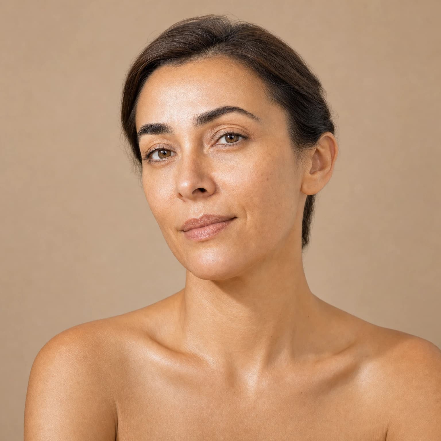 Portrait showing the forehead, temples, cheeks and smile-line areas for targeted application